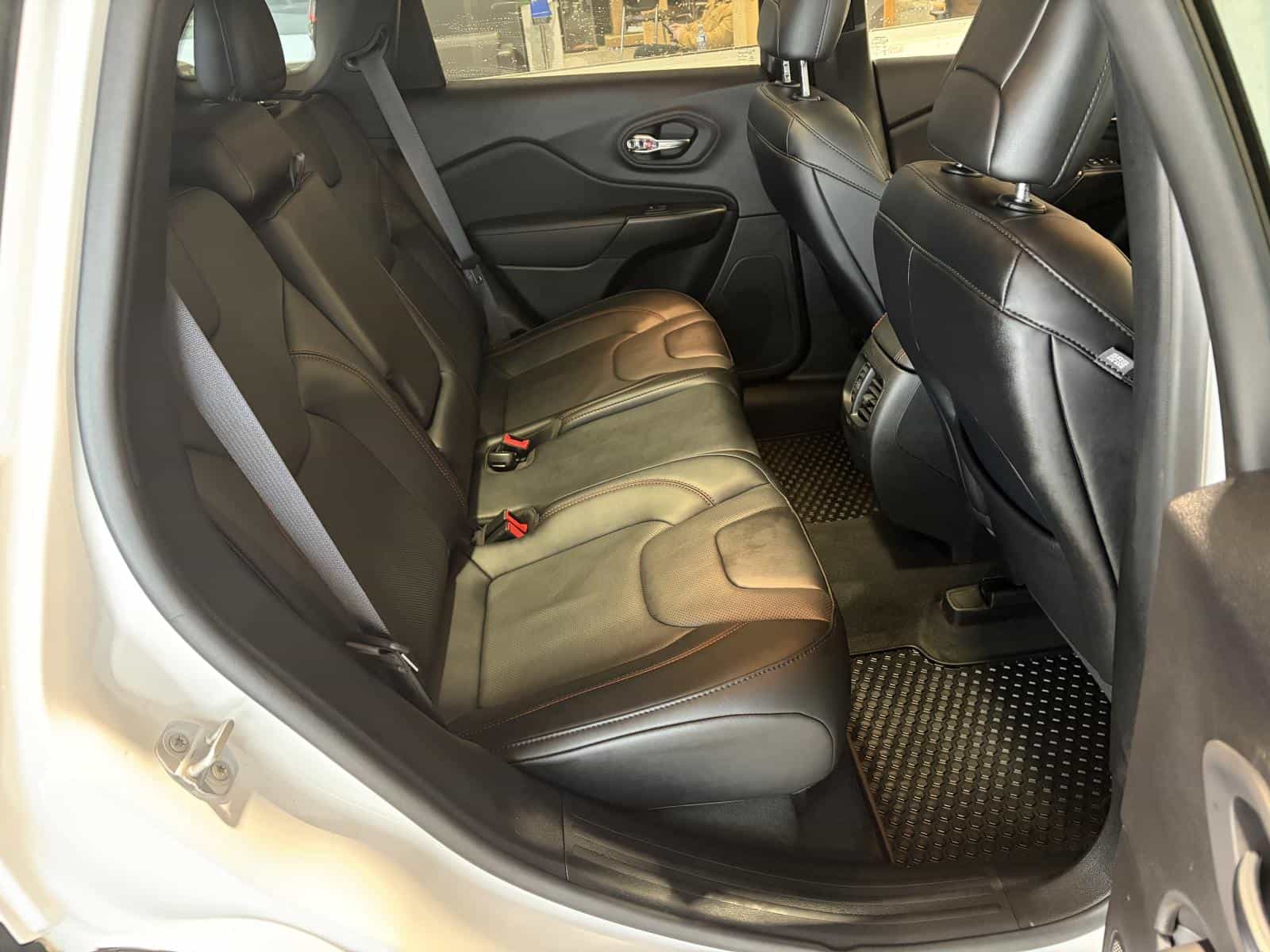 2022 Jeep Cherokee Trailhawk - Image 9