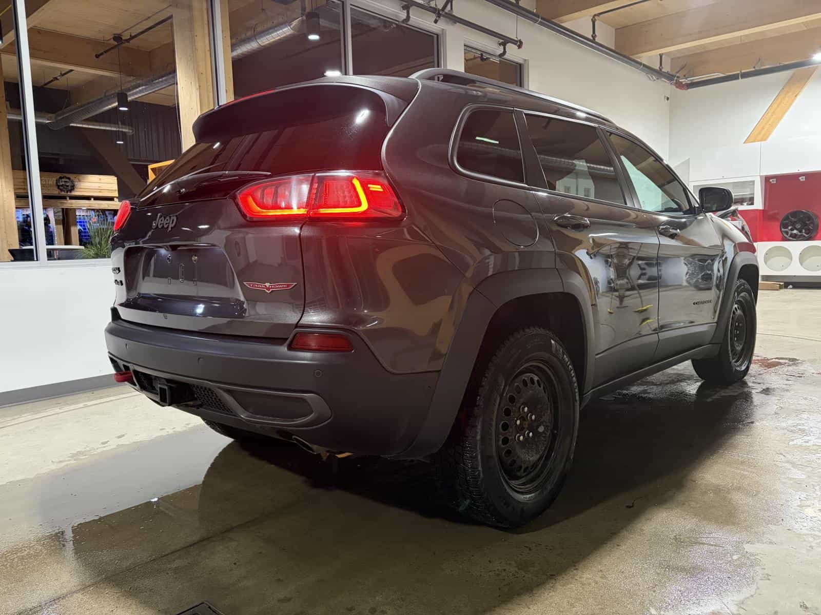 2019 Jeep Cherokee Trailhawk - Image 4