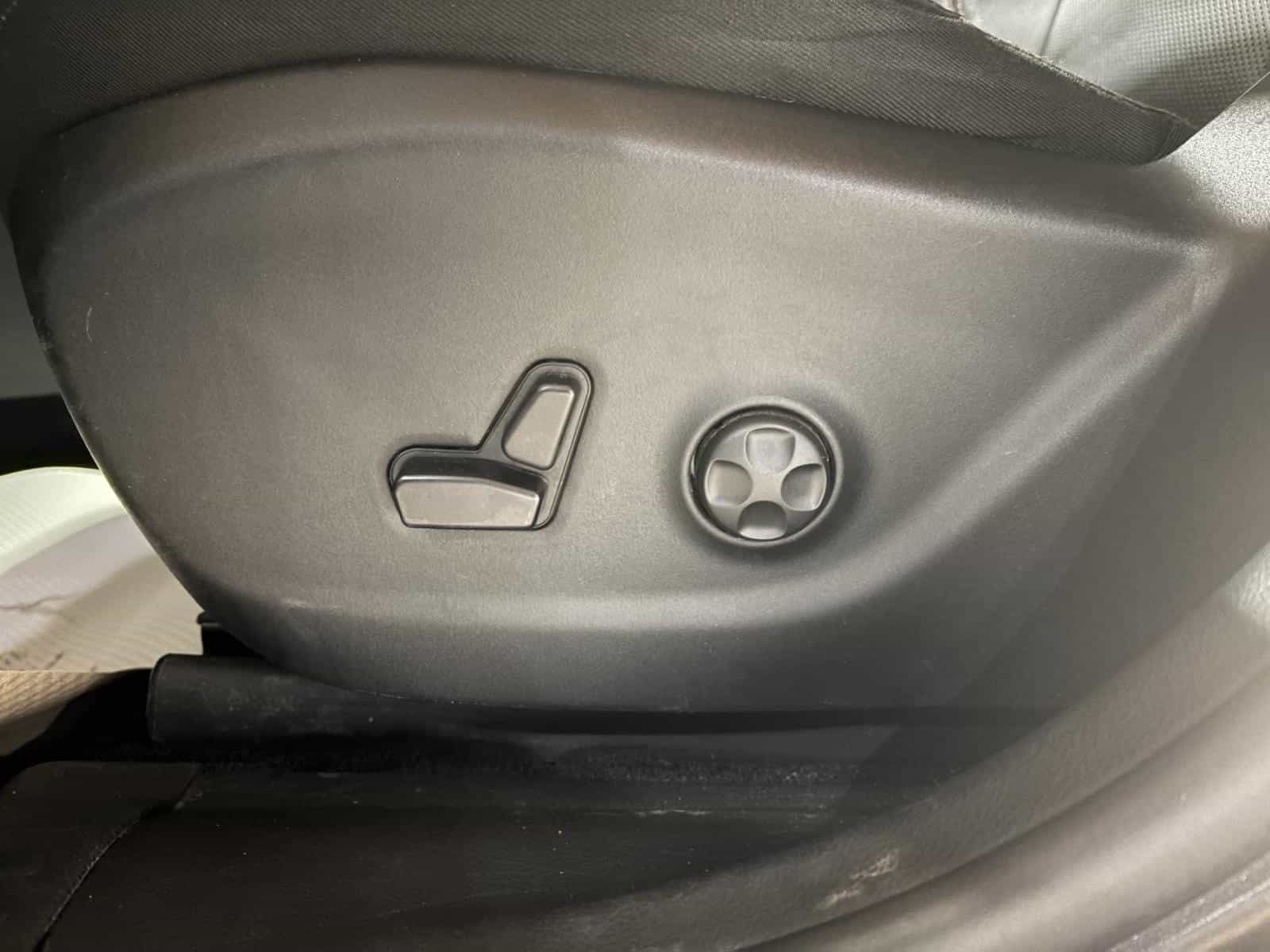 2019 Jeep Cherokee Trailhawk - Image 12