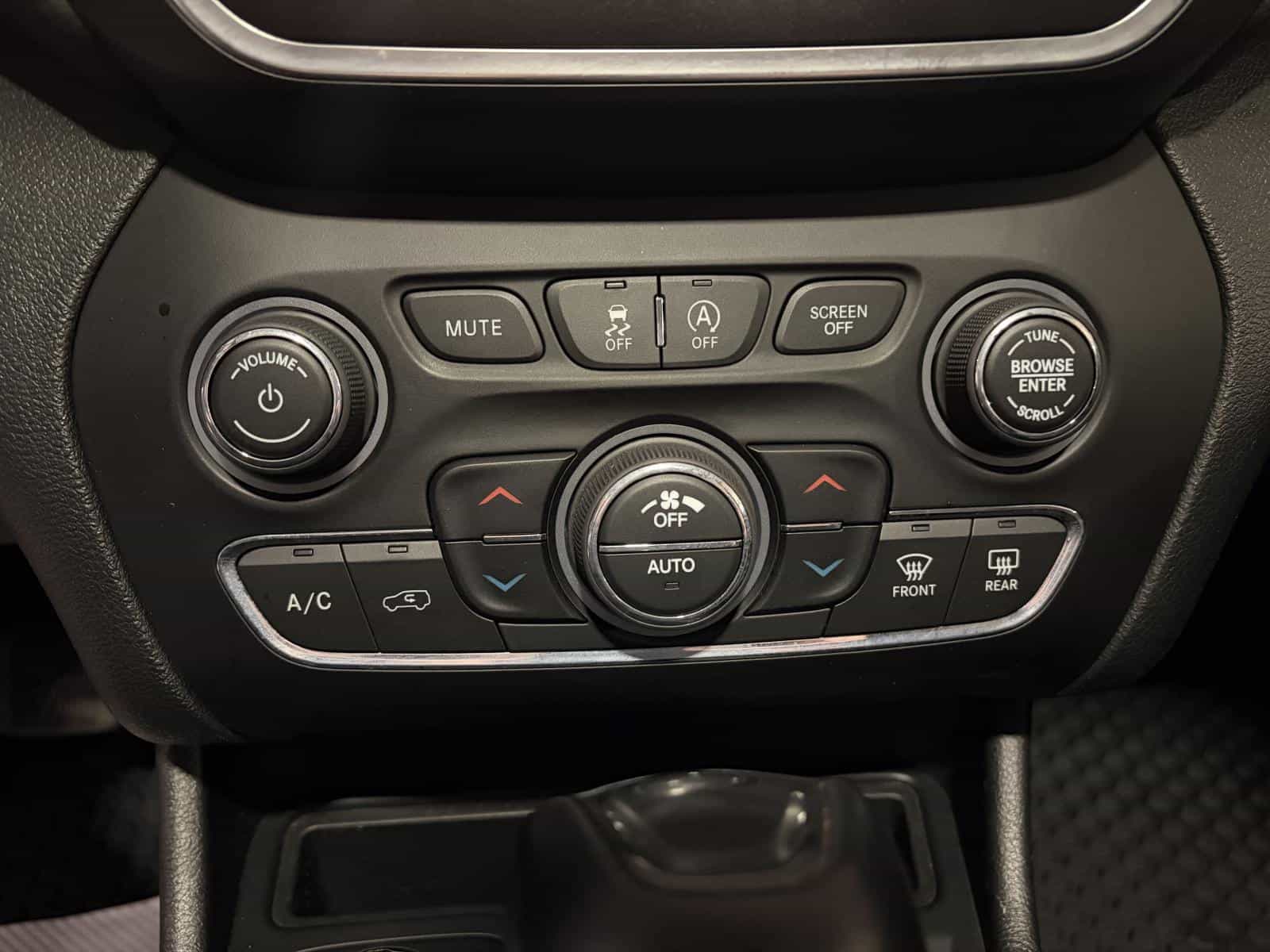 2019 Jeep Cherokee Trailhawk - Image 21