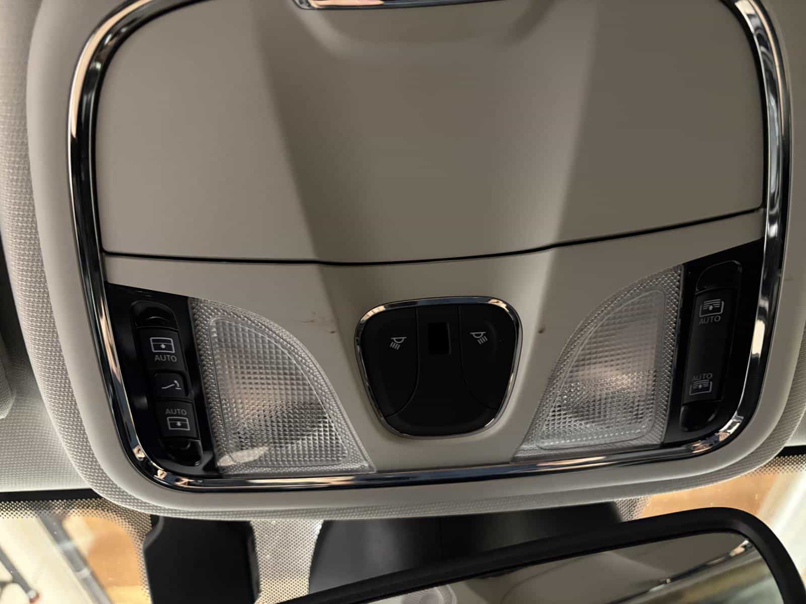 2019 Jeep Cherokee Trailhawk - Image 25