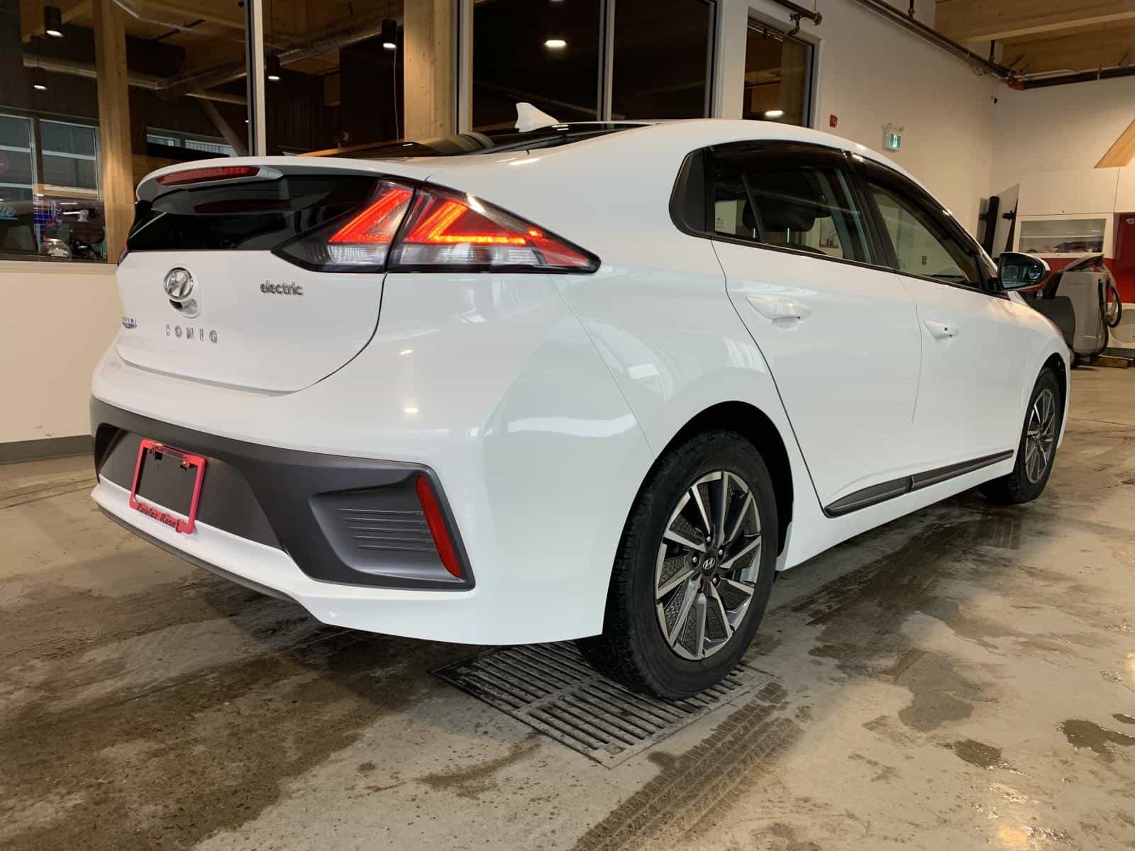 2021 Hyundai Ioniq Preferred - Image 4