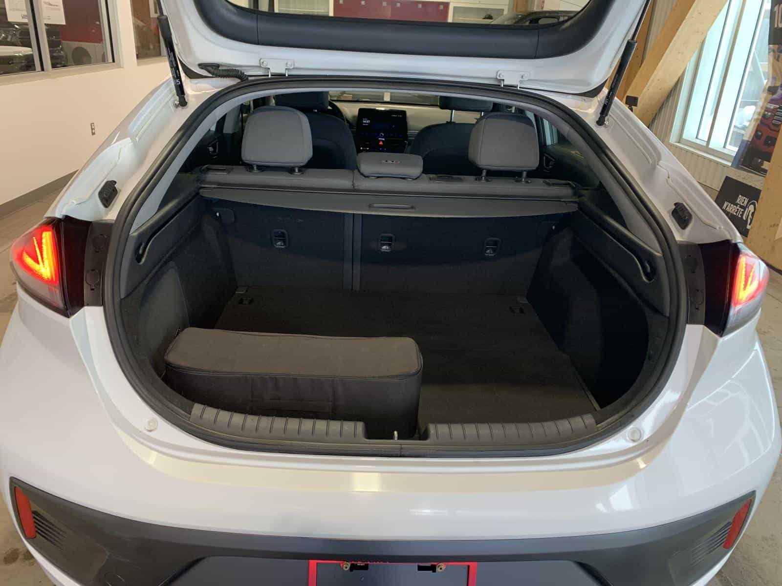 2021 Hyundai Ioniq Preferred - Image 10