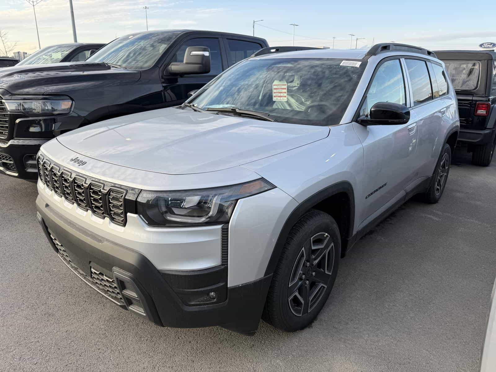 Image 1 Jeep Cherokee Laredo 2026