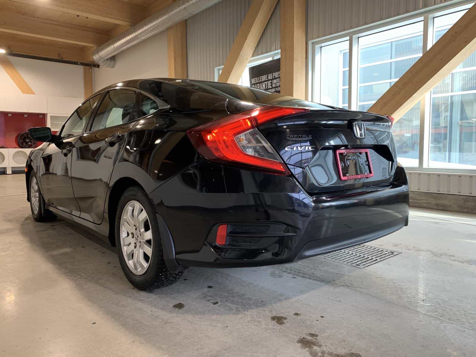 Image 2 Honda Civic DX 2017