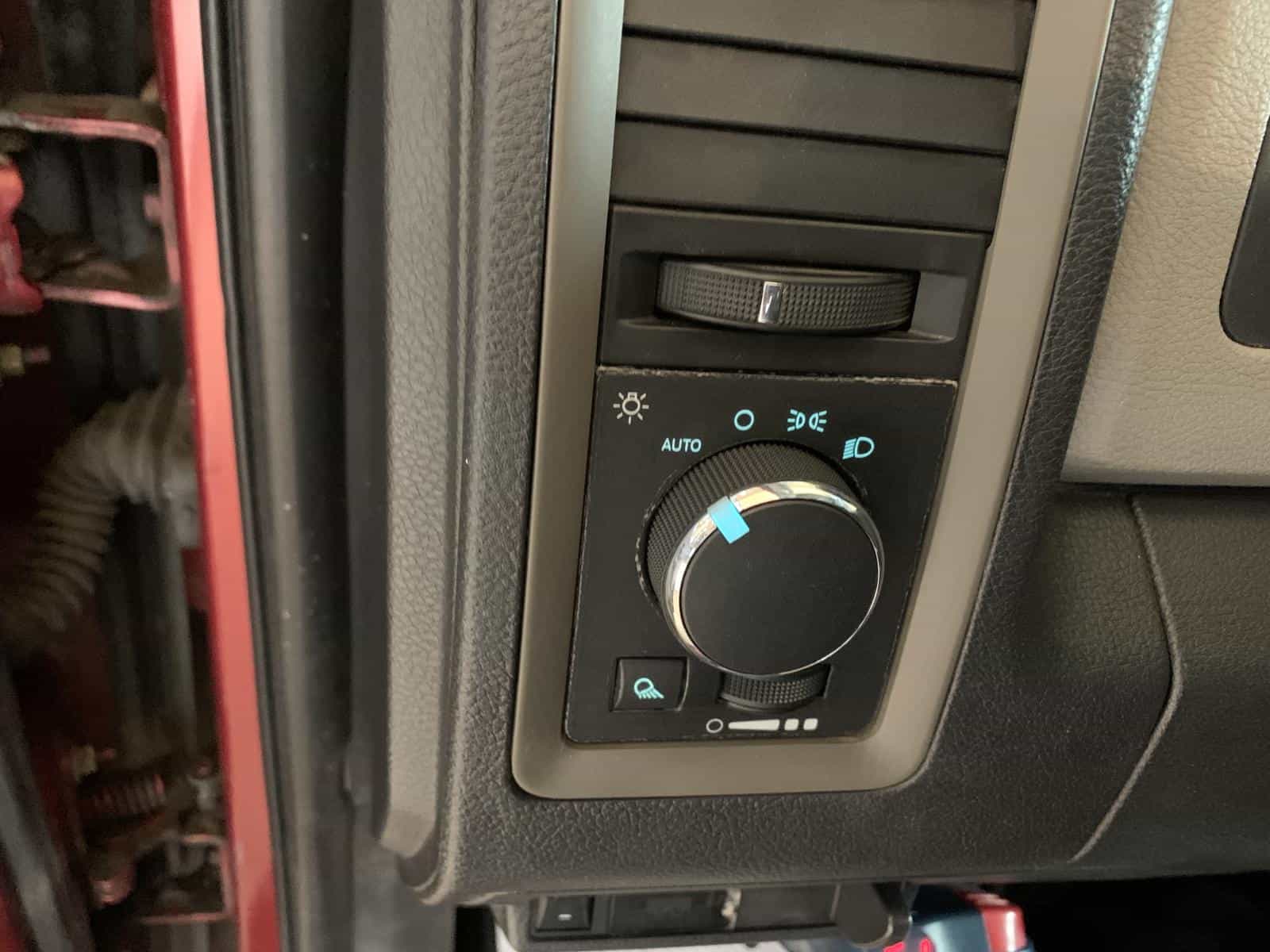 2012 RAM 1500 ST - Image 20