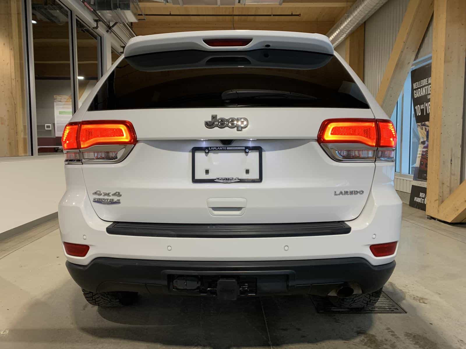 2018 Jeep Grand Cherokee Laredo - Image 3