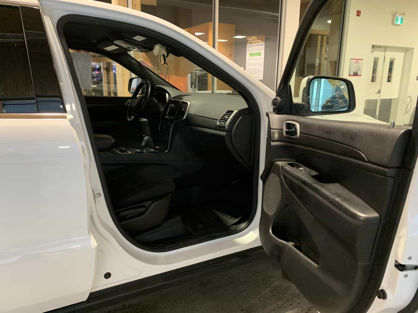 2018 Jeep Grand Cherokee Laredo - Image 9