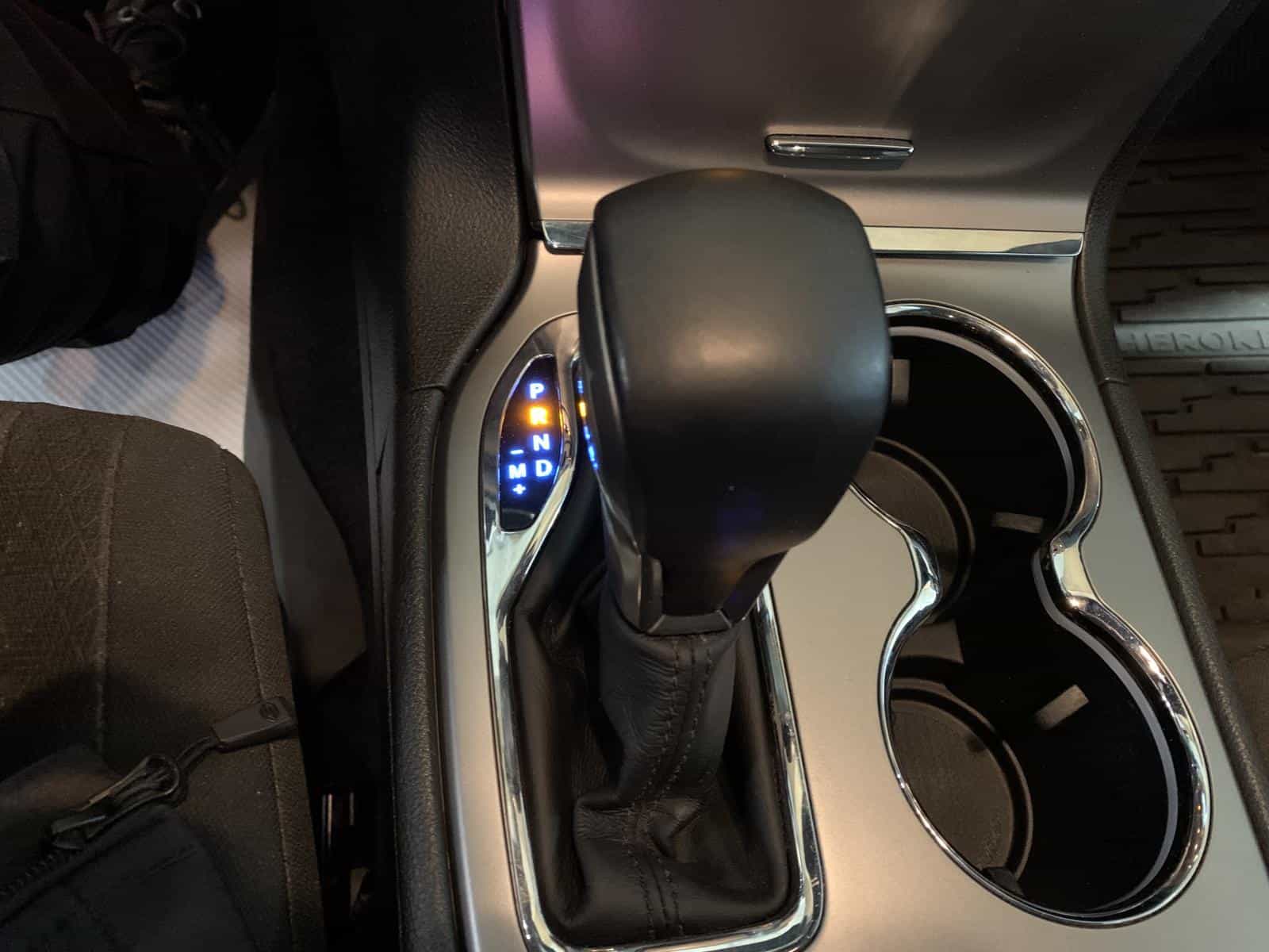 2018 Jeep Grand Cherokee Laredo - Image 19