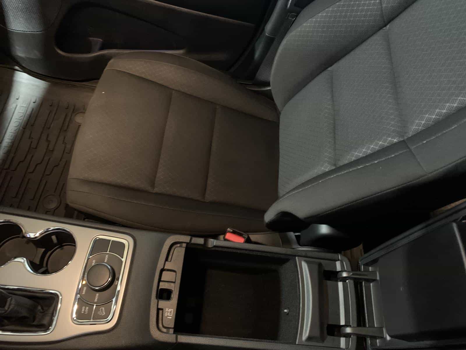 2018 Jeep Grand Cherokee Laredo - Image 29