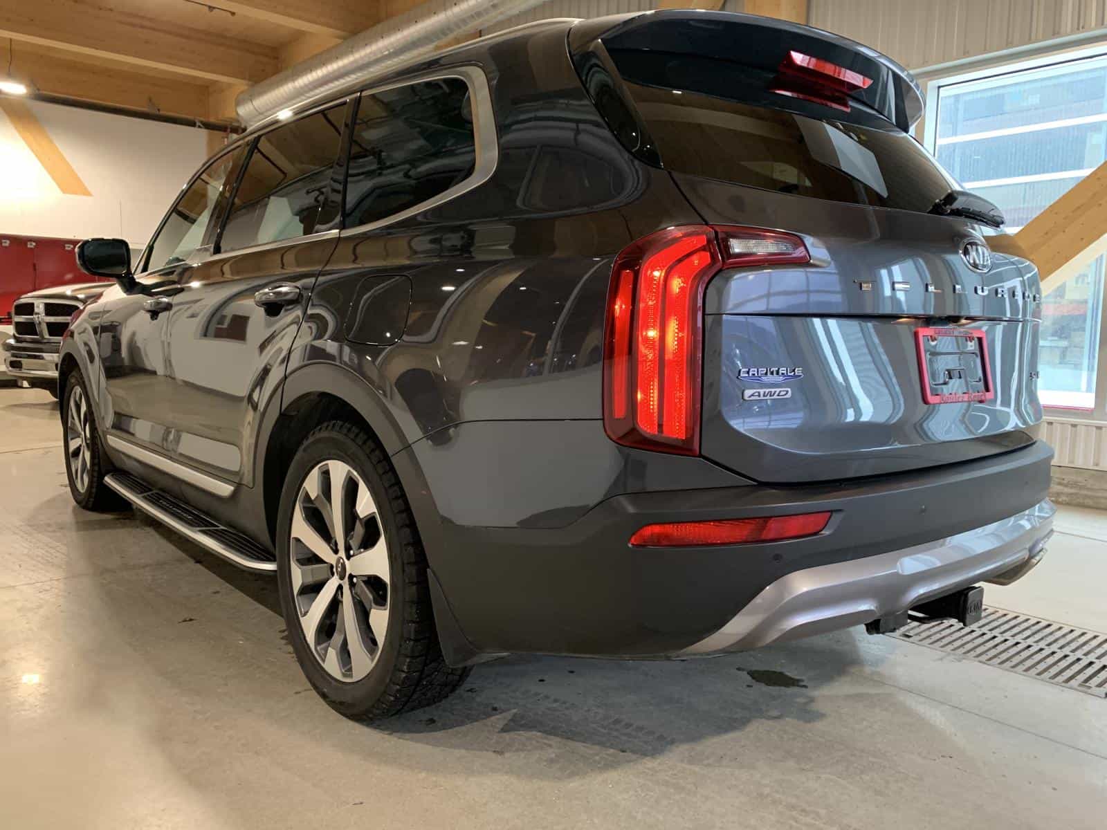 2021 Kia Telluride SX - Image 2