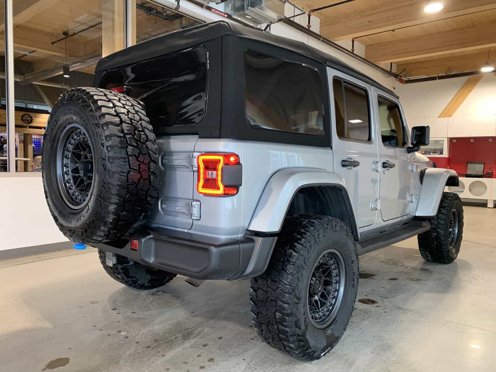 2024 Jeep Wrangler Sahara 4XE - Image 4