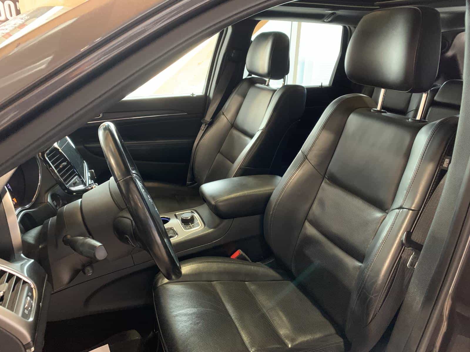 2020 Jeep Grand Cherokee Limited - Image 12