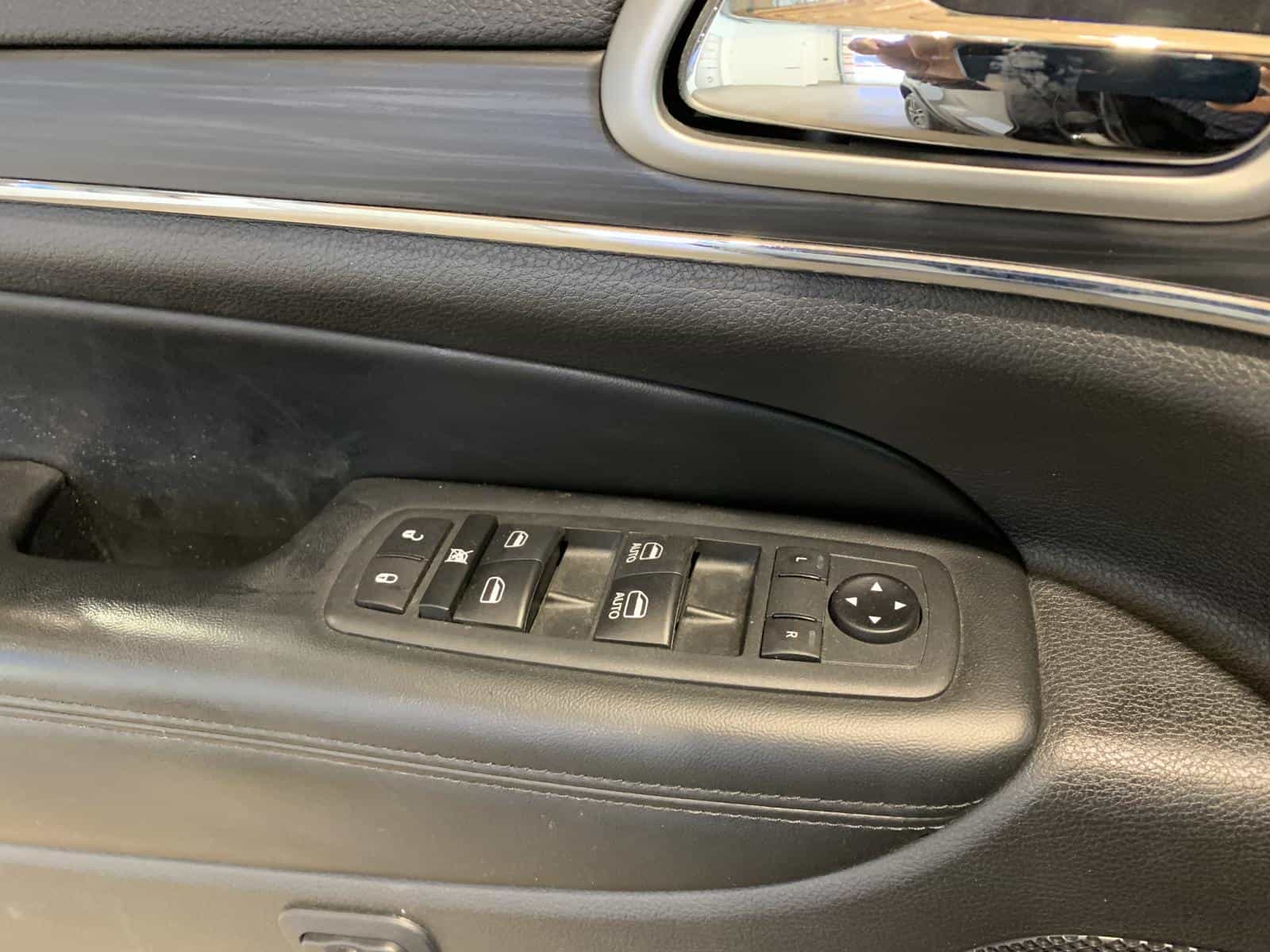 2020 Jeep Grand Cherokee Limited - Image 25