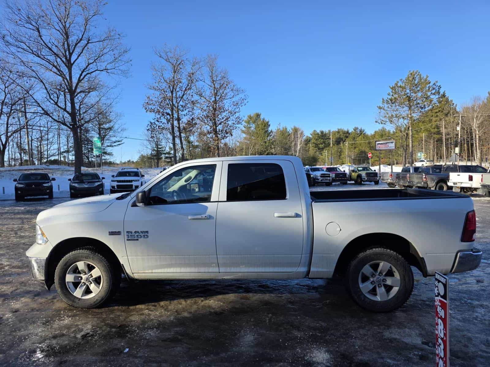 2022 RAM 1500 SLT - Image 9