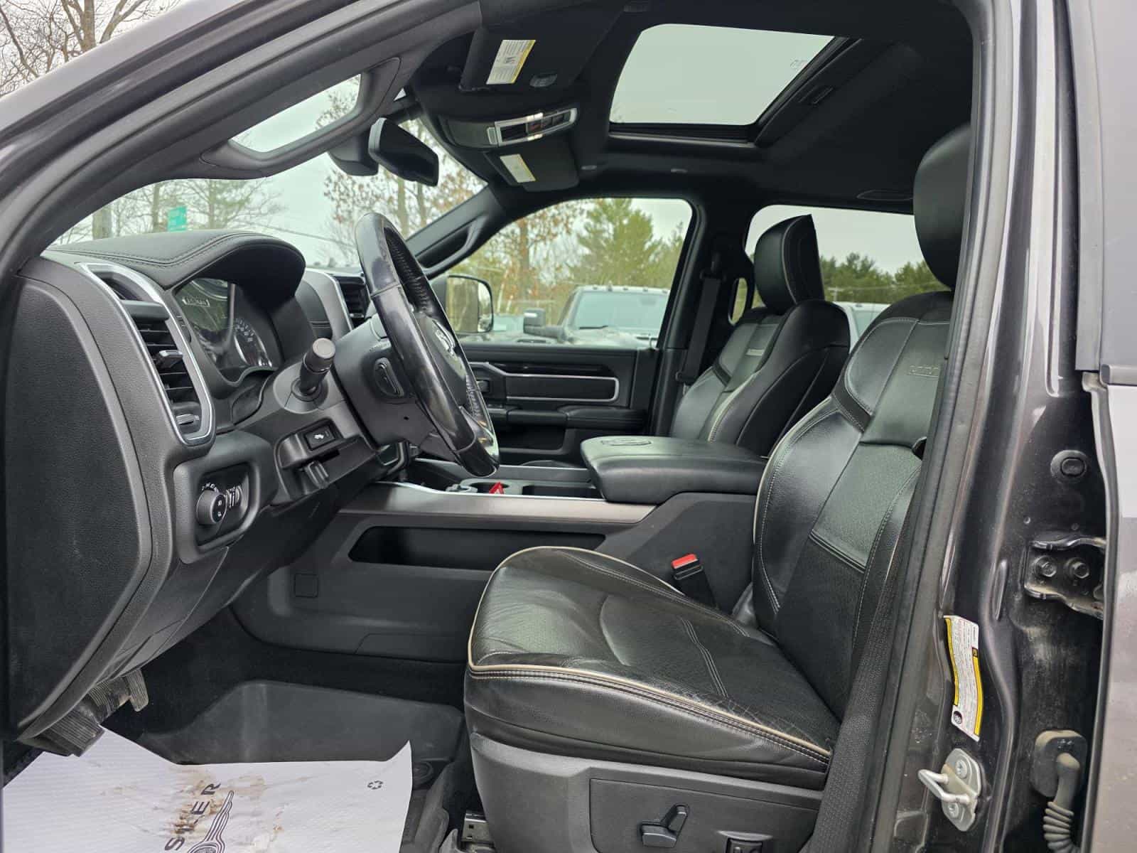 2020 RAM 3500 Laramie - Image 14