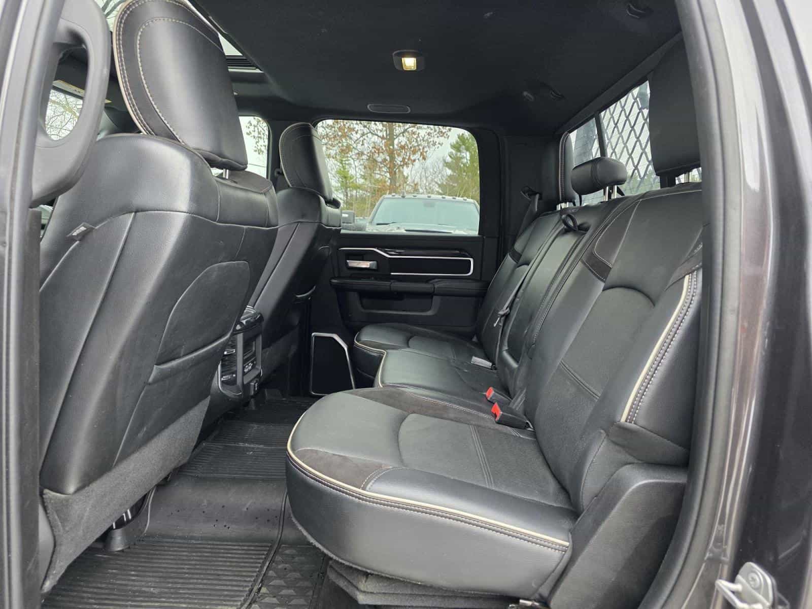 2020 RAM 3500 Laramie - Image 15