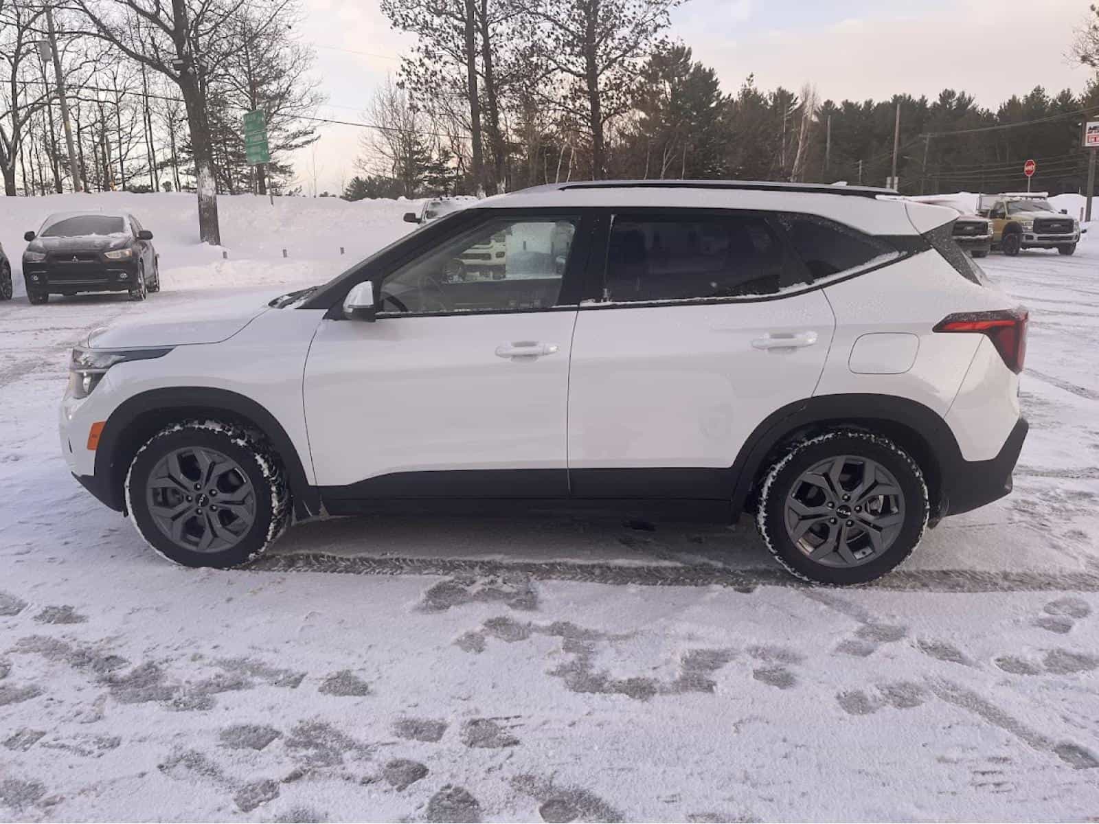 2024 Kia Seltos LX - Image 12