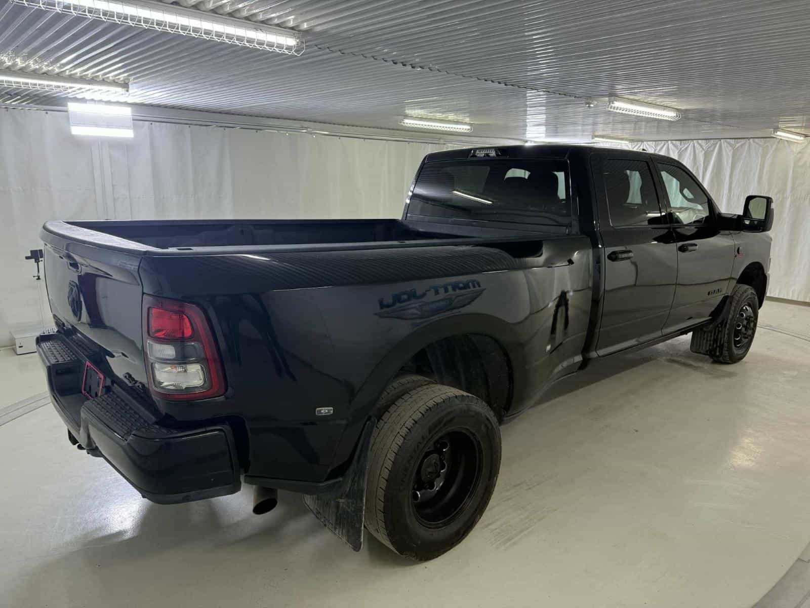 2024 RAM 3500 Big Horn - Image 5