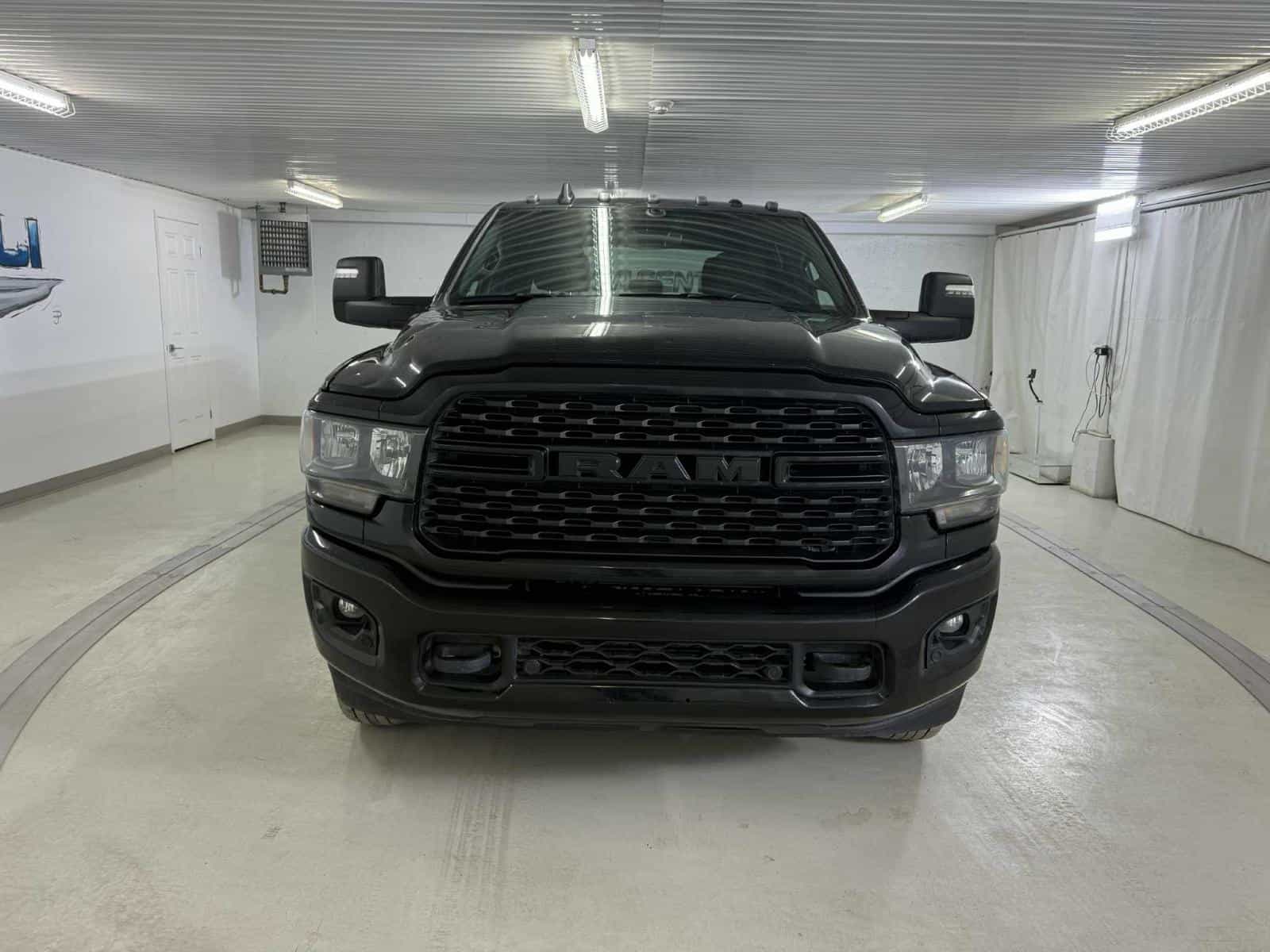 2024 RAM 3500 Big Horn Big Horn - Image 2