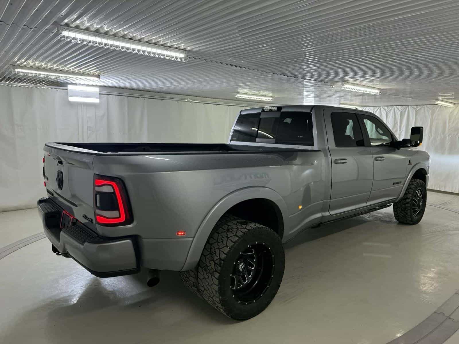 2020 RAM 3500 Laramie - Image 4