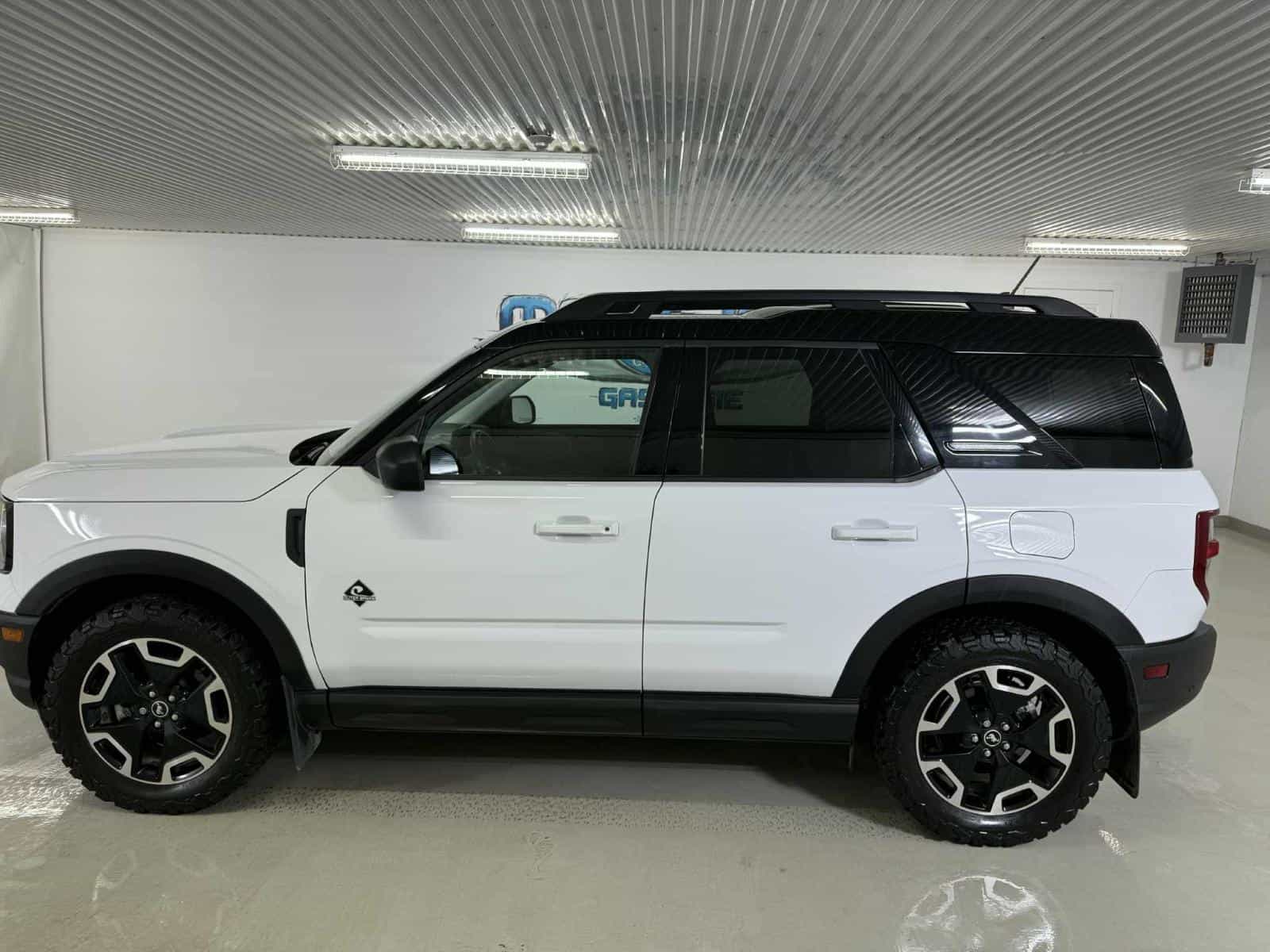 2024 Ford Bronco Big Bend - Image 2