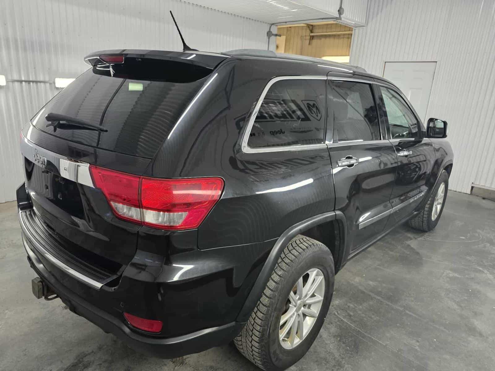 2012 Jeep Grand Cherokee Limited - Image 3