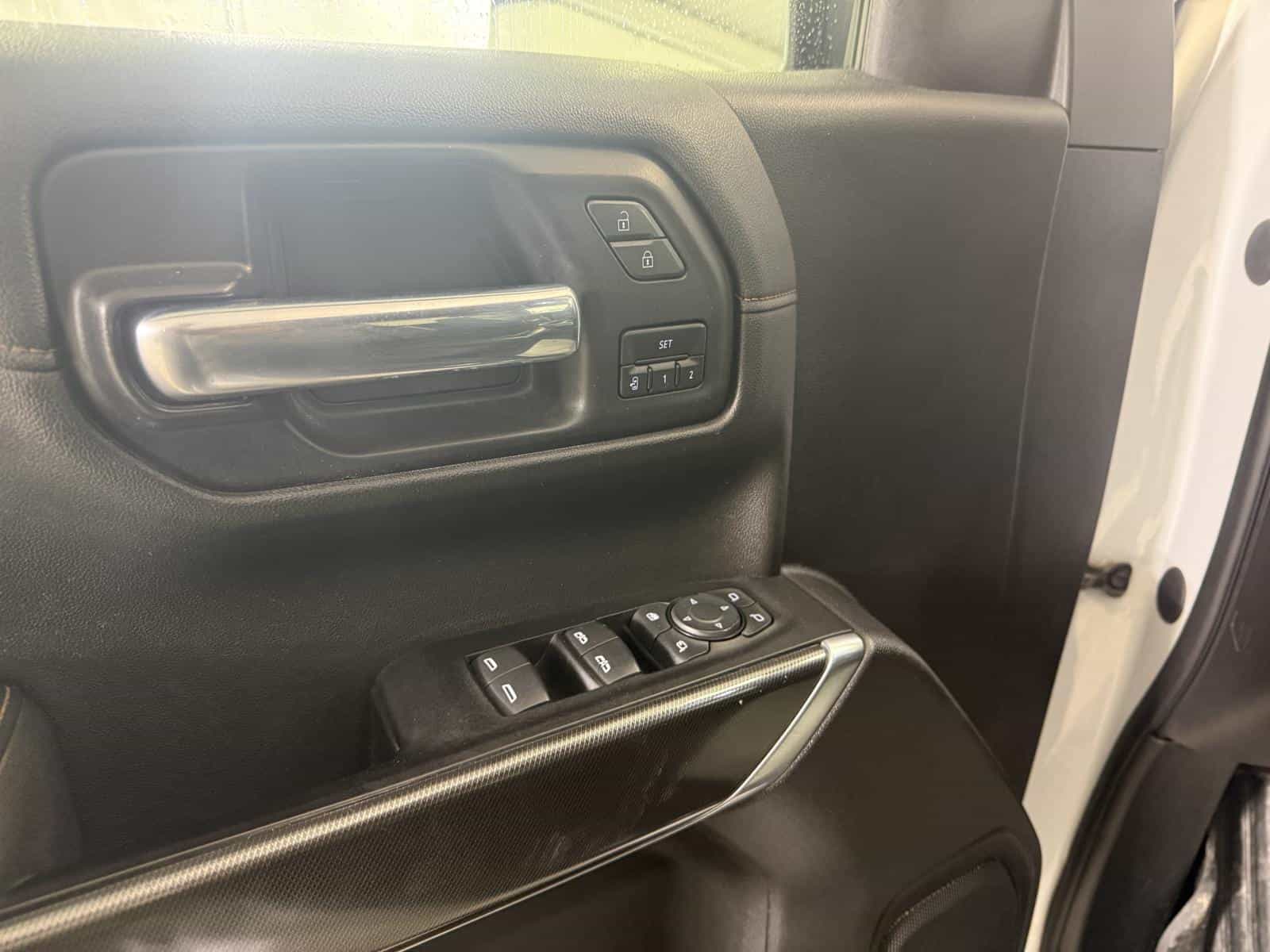 2022 GMC Sierra AT4 - Image 13