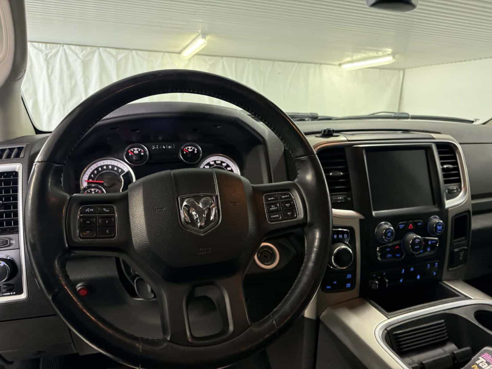 2017 RAM 1500 SLT SLT - Image 9