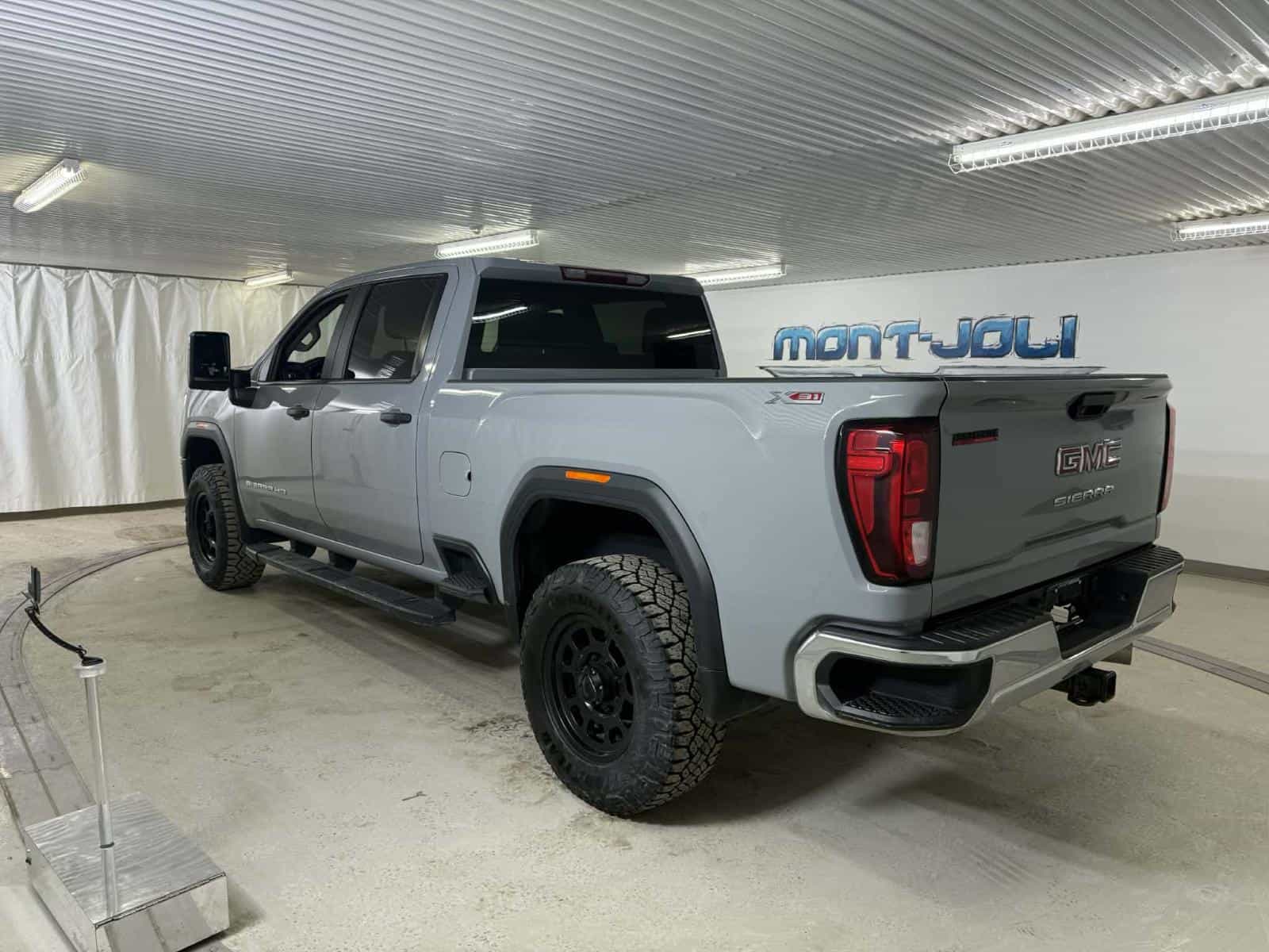 2024 GMC Sierra 2500 SLE - Image 3