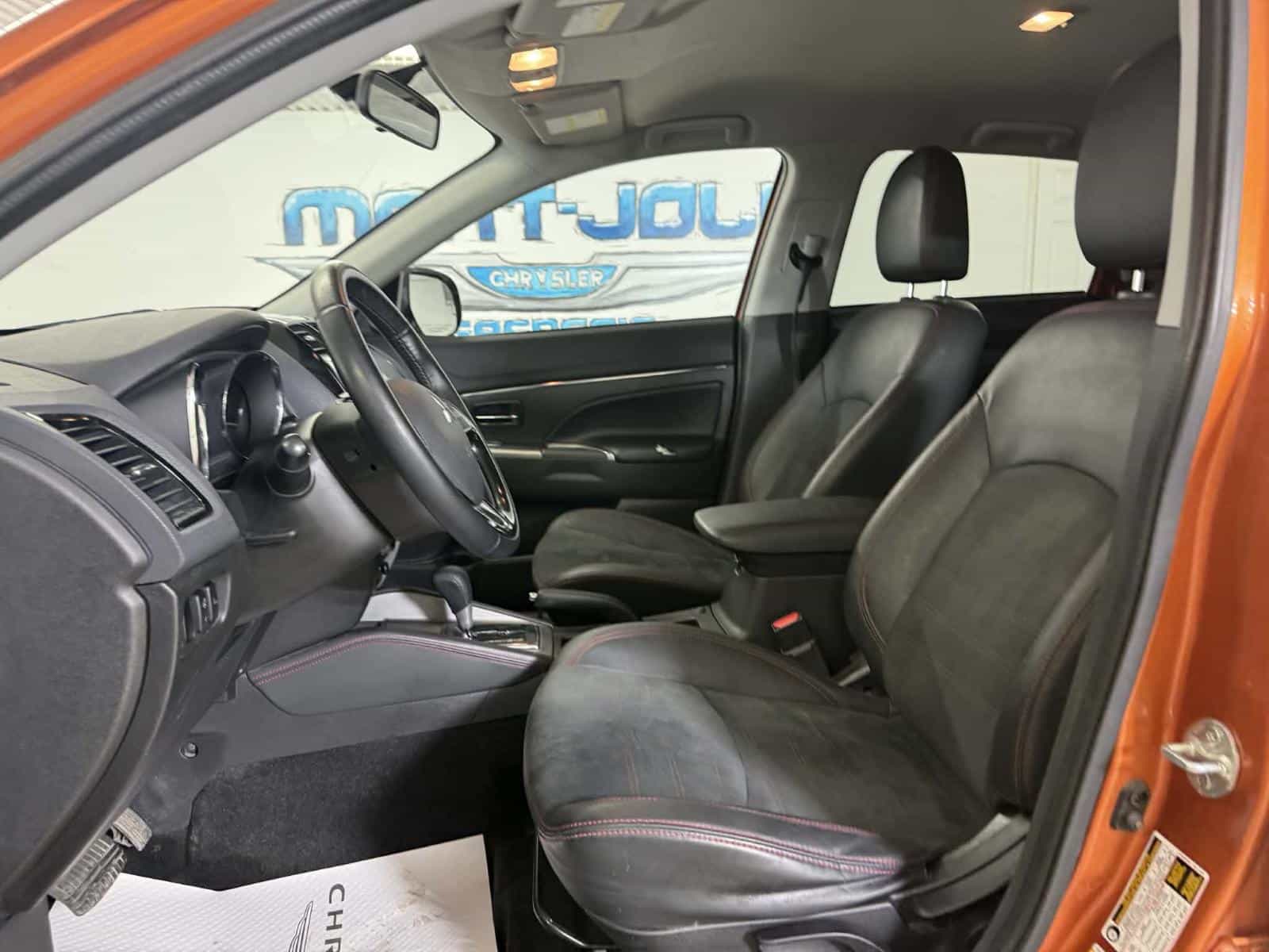 2022 Mitsubishi RVR SEL - Image 10