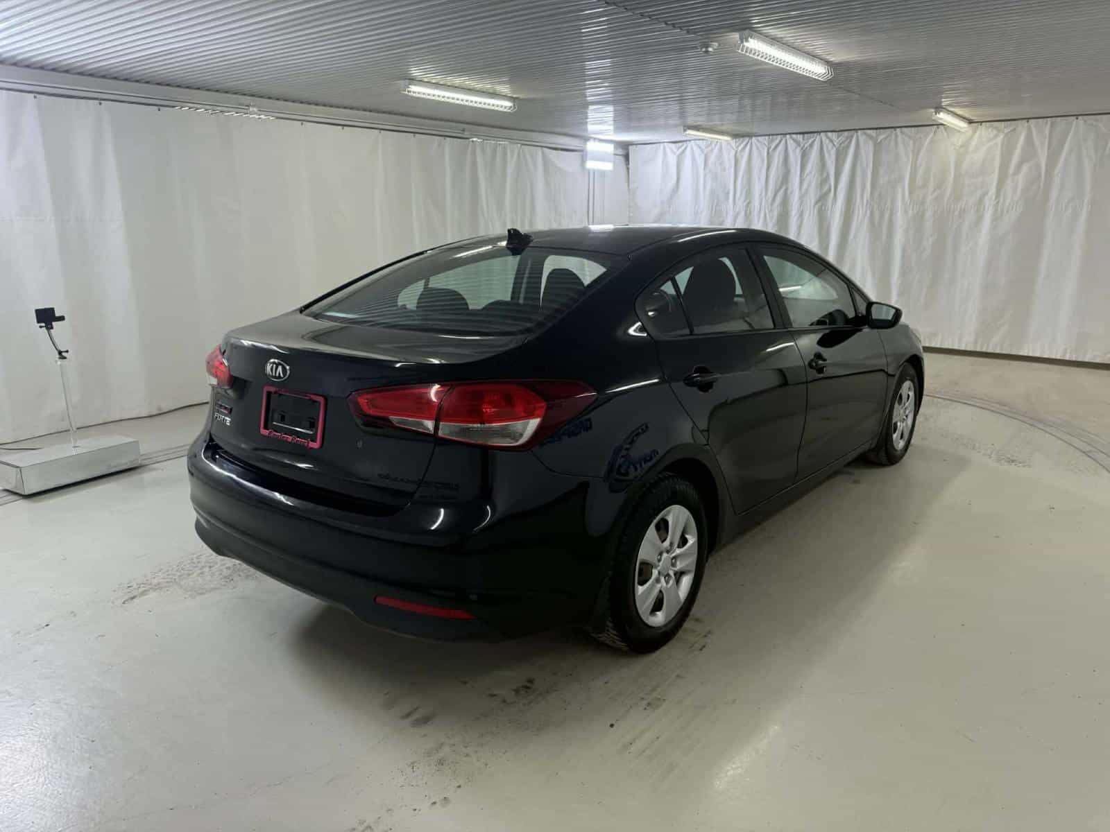 2017 Kia Forte LX - Image 5