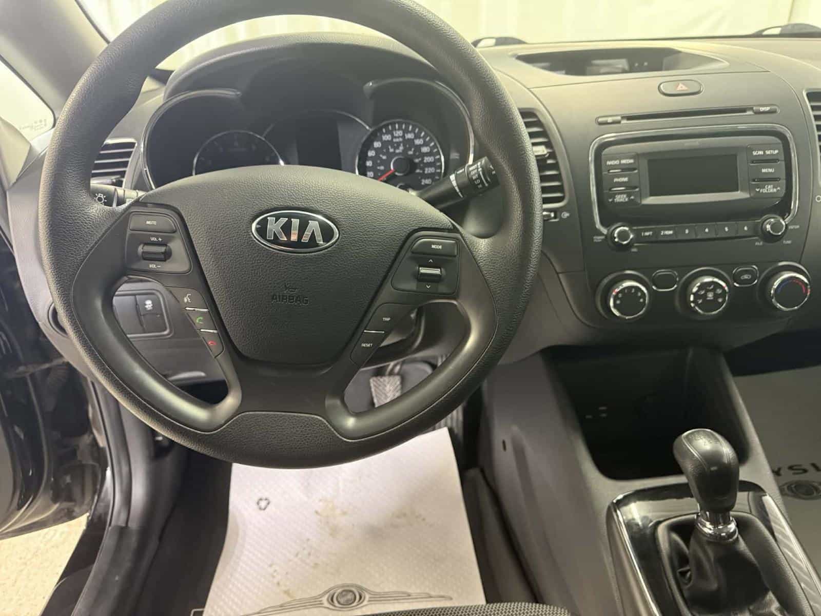 2017 Kia Forte LX - Image 10