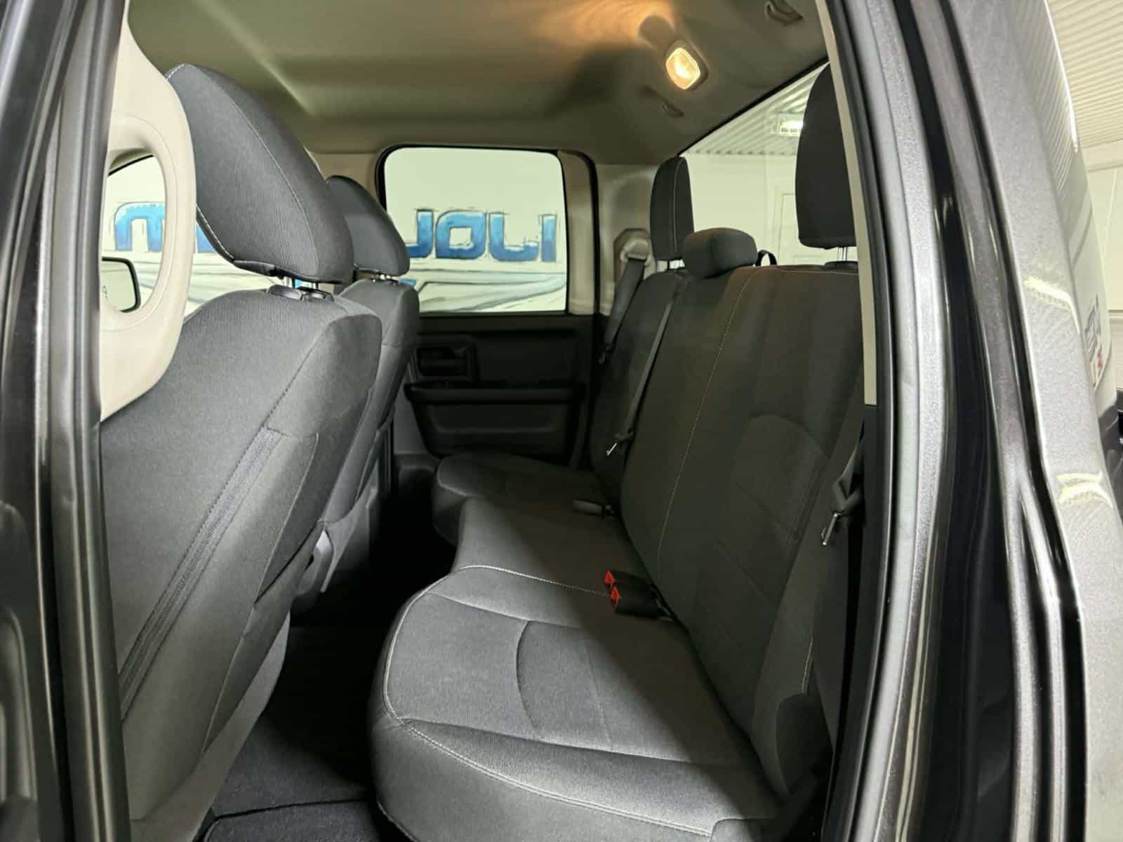 Image 9 RAM 1500 Classic Express 2023