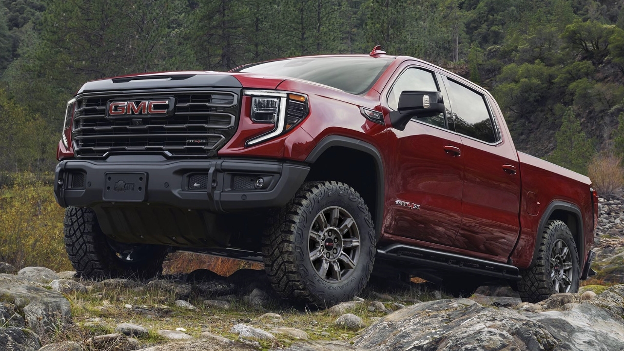 vue latérale avant d'un GMC Sierra 1500 2025