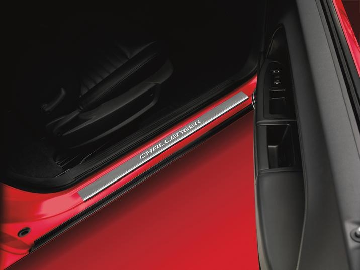 protection d'entrée de seuil de porte du Dodge Challenger