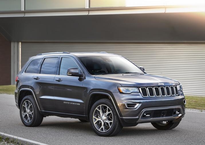 Vue avant du Jeep Grand Cherokee Sterling Edition 2018