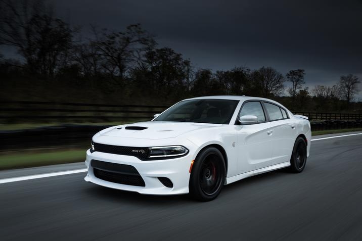 Dodge-Charger-2018-vs-Dodge-Challenger