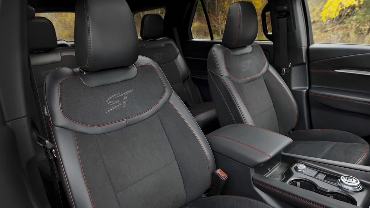 vue de l'habitacle d'un Ford Explorer 2025