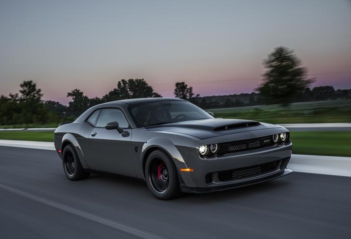 Dodge-Charger-2018-vs-Dodge-Challenger