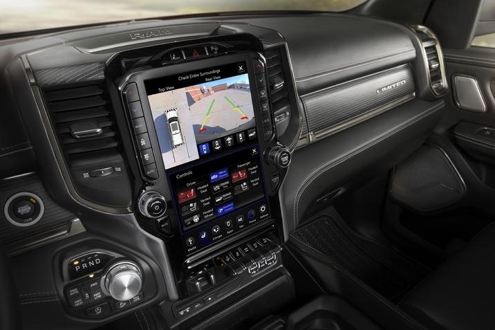 le Uconnect 4C avec écran 12 pouces du RAM 1500 Laramie Longhorn 2020