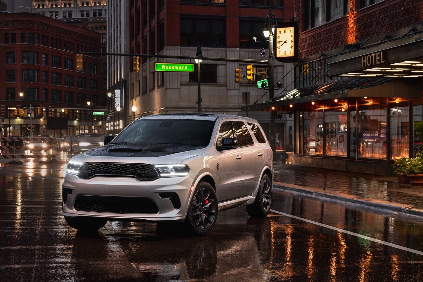 Dodge Durango SRT Hellcat 2025 parked in the city under the rain with nighttime lighting.