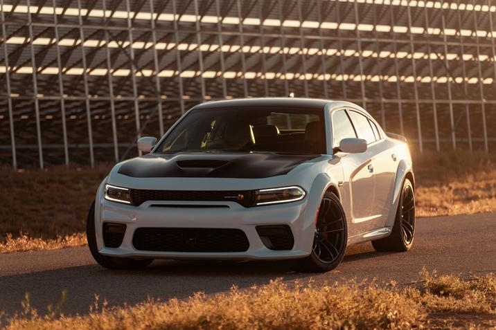 Dodge Charger Scat Pack Widebody 2021 garée sur une rue