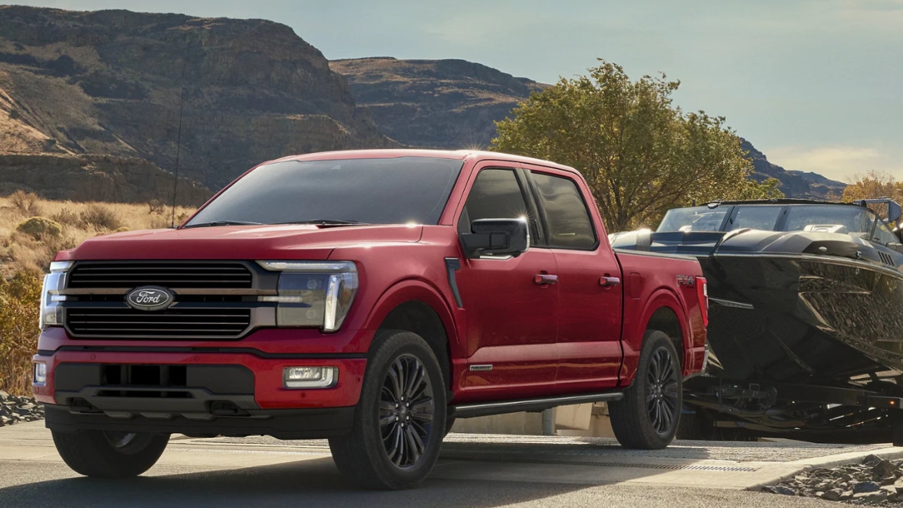 vue latérale avant d'un Ford F-150 2025