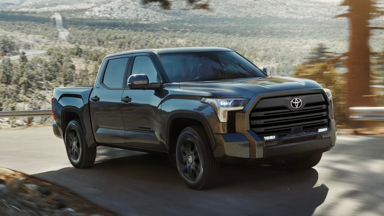 vue latérale avant d'une Toyota Tundra 2025