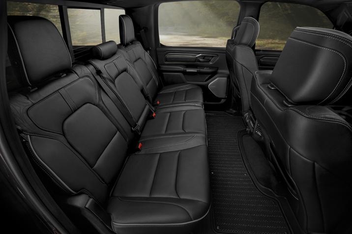 banquette arrière noir du RAM 1500 Limited 2020